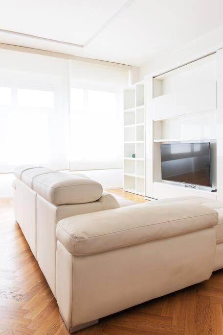 Apartamento Bilocale Vista Sul Duomo Di Milano Exterior foto